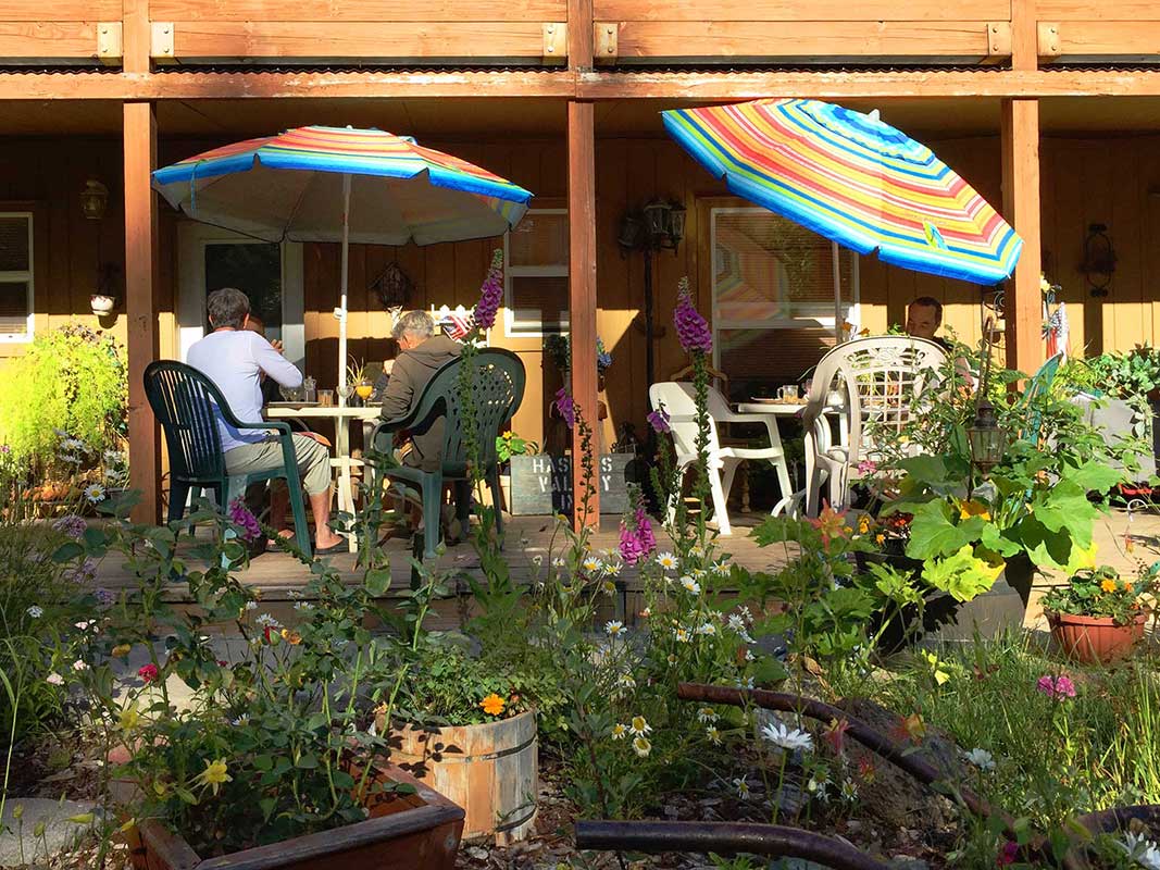 Breakfast on the patio at the Haskins Valley Inn