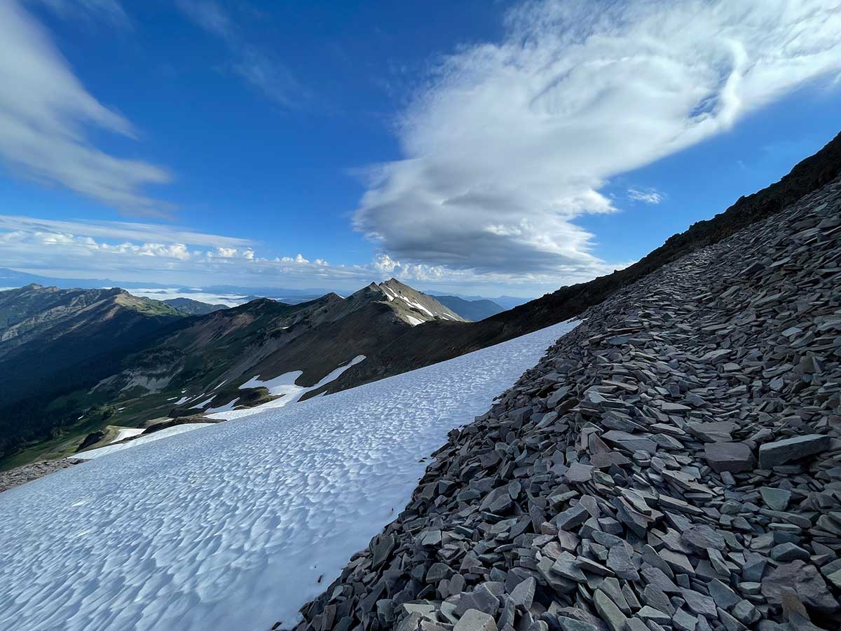 Knife-edge PCT trail through Goat Rocks